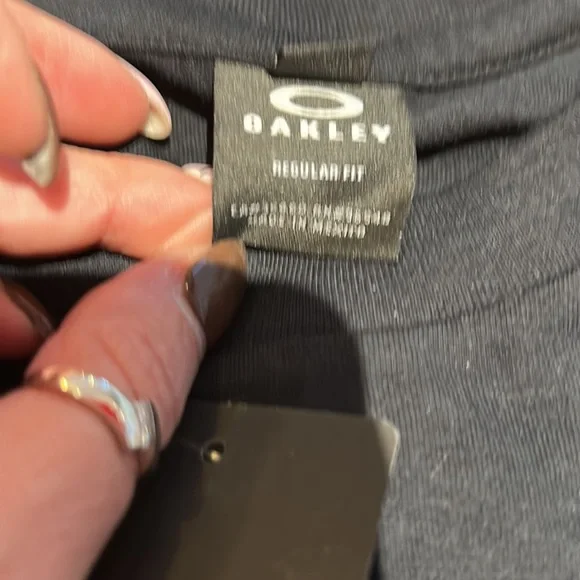 Oakley Women Size small t-shirt - Picture 2 of 4